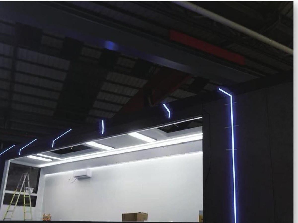 廣告車 LED 燈箱裝配